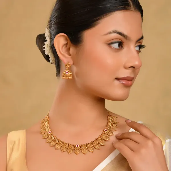 Lakshmi_Kasu_Temple_Jewellery_Short_Necklace_Set_With_Coin_Design_J_938_Red