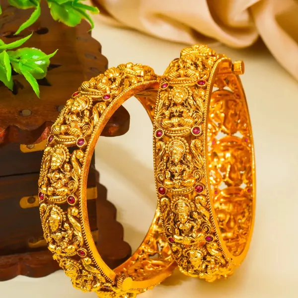 Kaveri_Lahari_Kada_Bangle_Gold_Plated_Sacred_River_Wave_Bangle_V_2501_Red