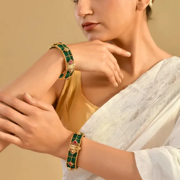 Swarna_Pushpa_Kaappu_Paired_Bangle_Gold_Plated_Golden_Flower_Temple_Bangle_J_1118_Red
