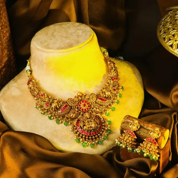 Navaratna_Pushpa_Haar_Short_Necklace_Set_Gold_Plated_Temple_Jewellery_J_866_Red