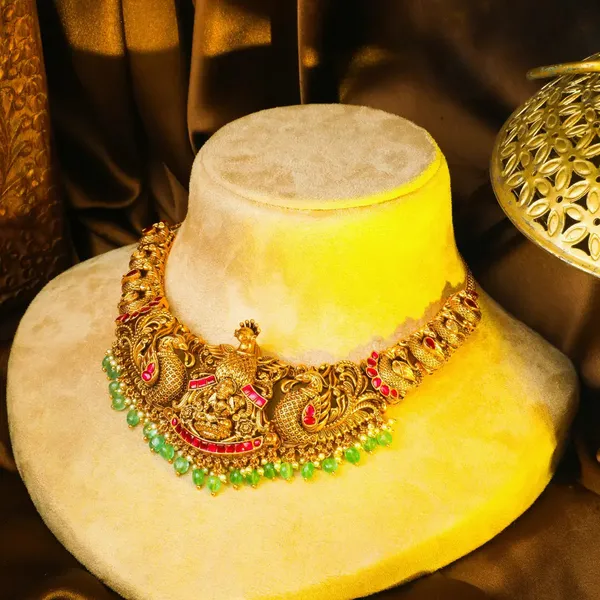 Muthu_Swarna_Kamalam_Kanti_Short_Necklace_Set_Gold_Plated_Temple_J_1059_Red