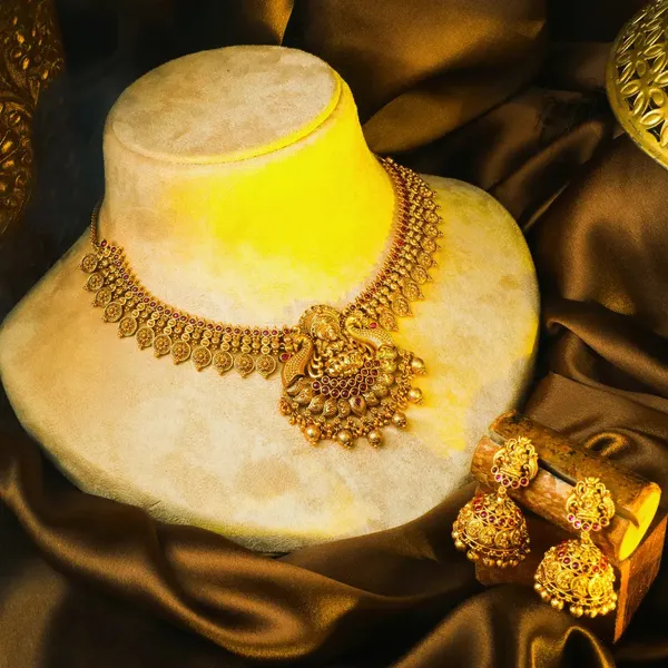 Swarna_Kamalam_Manga_Haar_Short_Necklace_Set_Gold_Plated_Temple_K_1893_Red