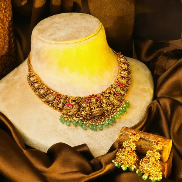 Pachi_Manga_Swarna_Haar_Short_Necklace_Set_Gold_Plated_Temple_Jewellery_J_1027_Red