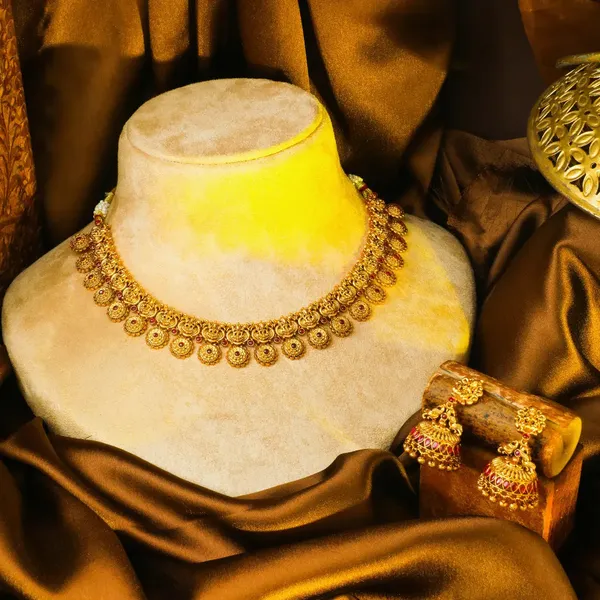 Muthu_Kamalam_Swarna_Haar_Short_Necklace_Set_Gold_Plated_Temple_Red