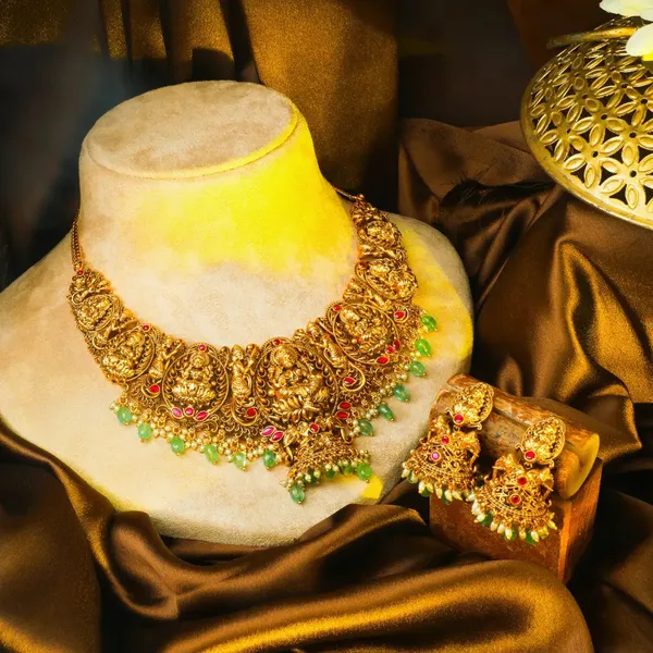 Swarna_Kamala_Kanti_Short_Necklace_Set_Gold_Plated_Temple_Jewellery_J_1013_Red