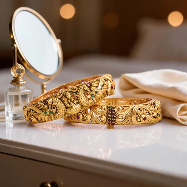 Divine_Lakshmi_Antique_Gold_Plated_Temple_Bangle_Green