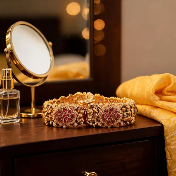 Divine_Lakshmi_Antique_Temple_Bangle_Red