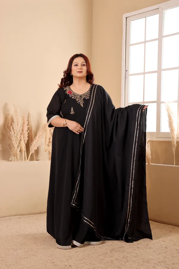Georgette_Handwork_Embroidered_Gown