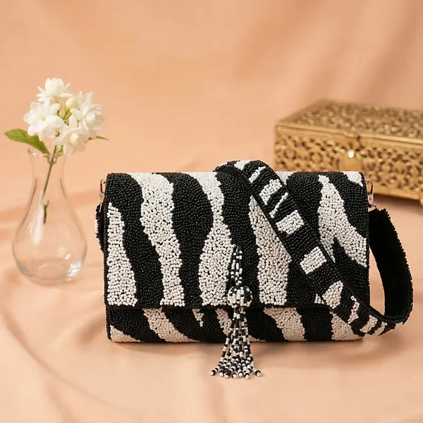 Black_And_White_Beaded_Clutch_Bag_For_Women