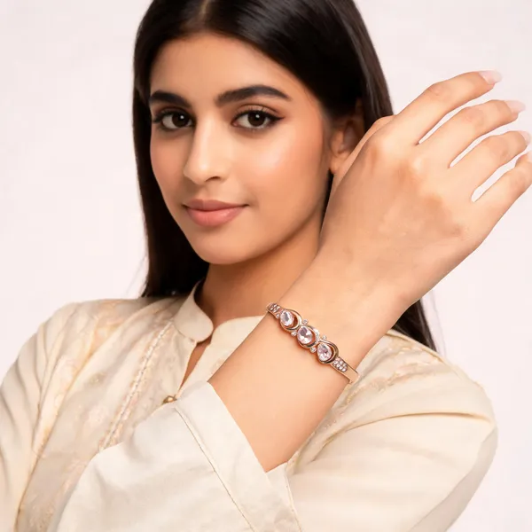 Gold_Stainless_Steel_Oval_Crystal_Embellished_Bracelet_For_Women