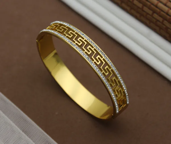 Gold_Tone_Geometric_Pattern_Bangle_Bracelet_For_Women