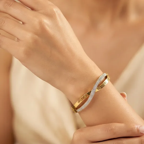 Gold_Tone_Roman_Numeral_Crystal_Bracelet_For_Women