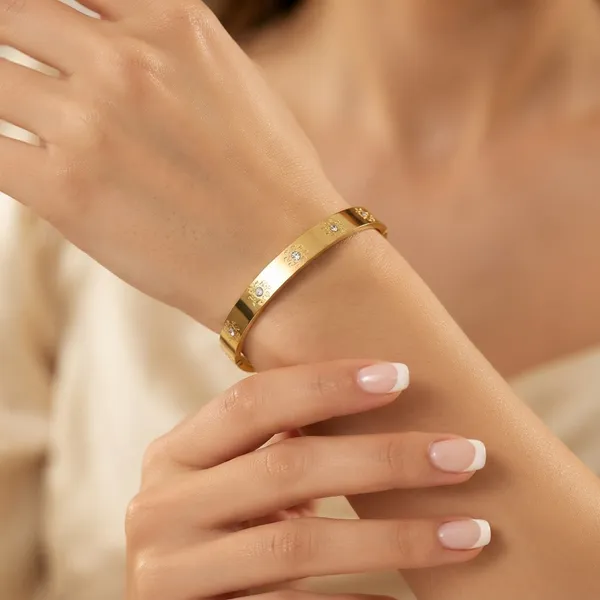Gold_Tone_Studded_Bangle_For_Women