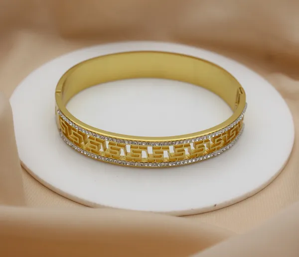 Gold_Tone_Geometric_Pattern_Bangle_Bracelet_For_Women