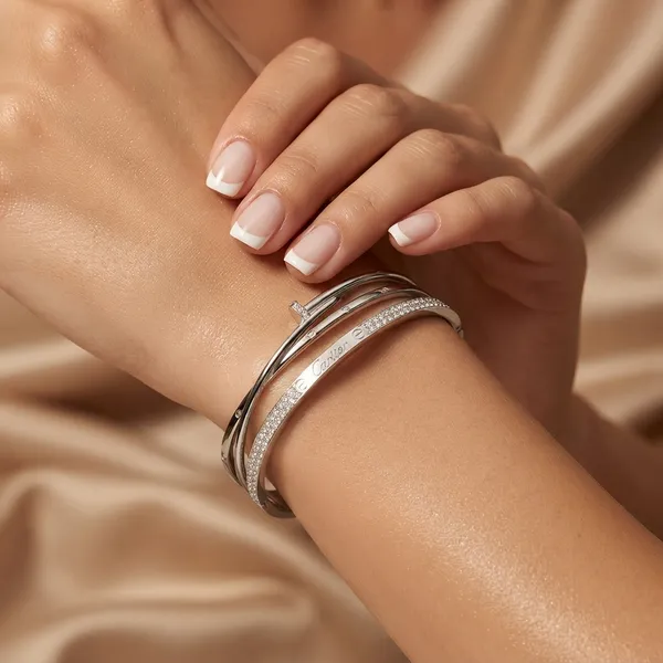 Silver_Tone_Crystal_Embellished_Bangle_For_Women