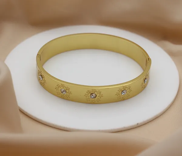 Gold-Tone_Embellished_Bangle_For_Women