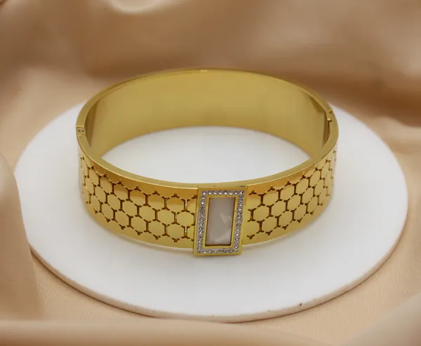 Gold-Toned_Geometric_Pattern_Bracelet_For_Women