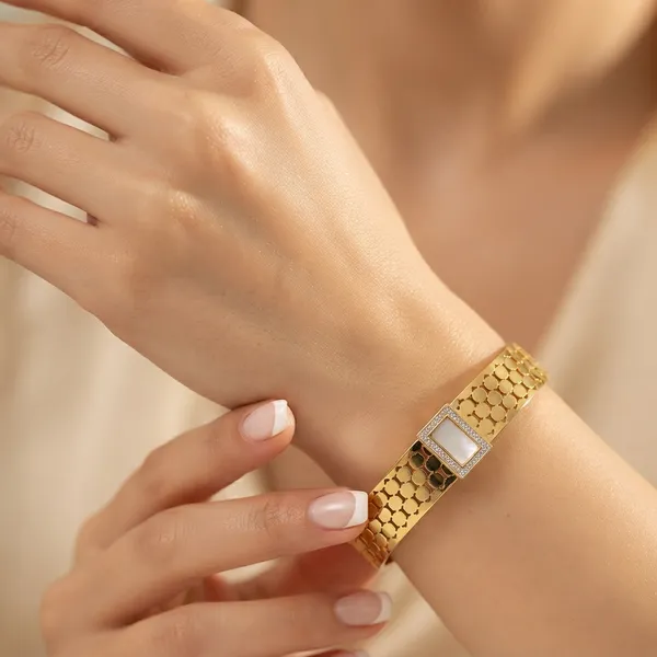 Gold-Toned_Geometric_Pattern_Bracelet_For_Women