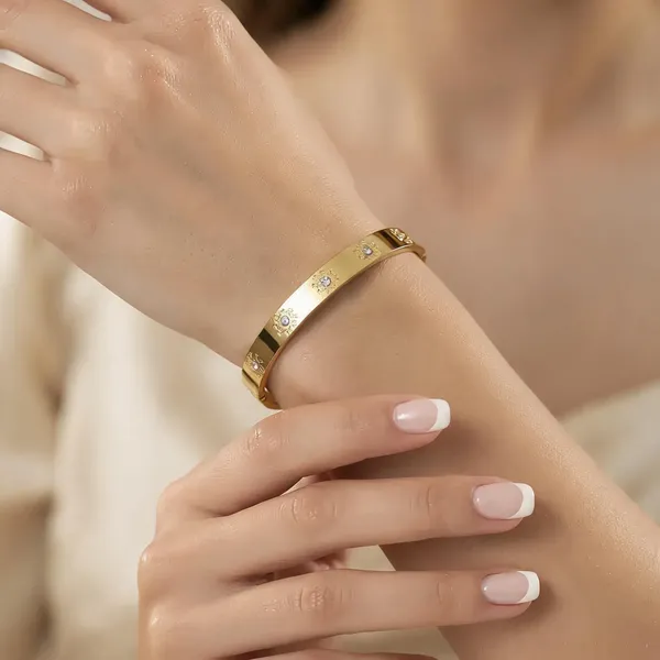 Gold_Tone_Studded_Bangle_For_Women