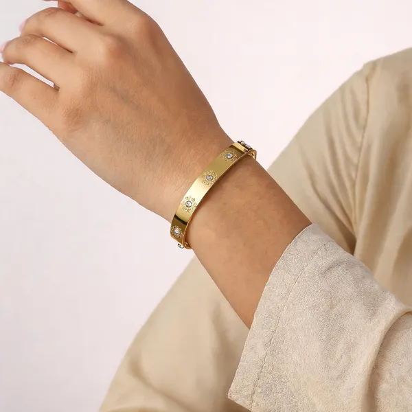 Gold-Tone_Embellished_Bangle_For_Women
