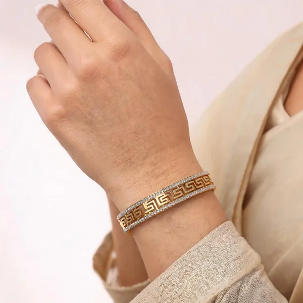 Gold_Tone_Geometric_Pattern_Bangle_Bracelet_For_Women