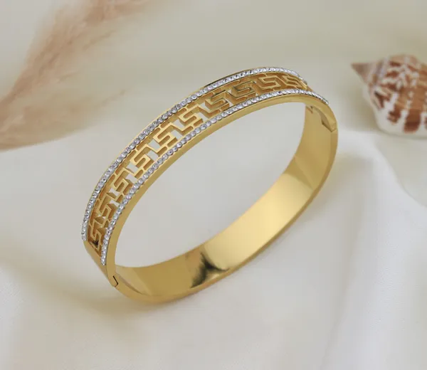Gold_Tone_Geometric_Pattern_Bangle_Bracelet_For_Women