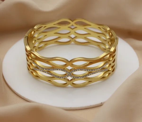 Gold_Tone_Link_Bracelet_For_Women