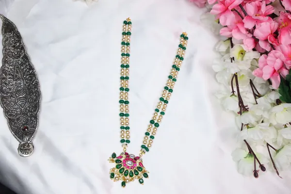 Unisex_Green_Beaded_jadau_Pendant_Necklace_for_Women