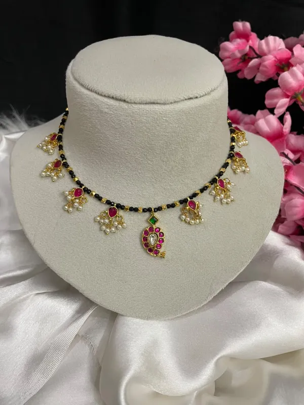 Traditional_Mangalsutra_with_Jadhu_mango_pendant
