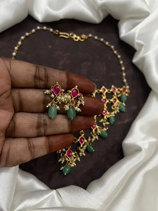 Viral_Jadau_neckset_with_earrings
