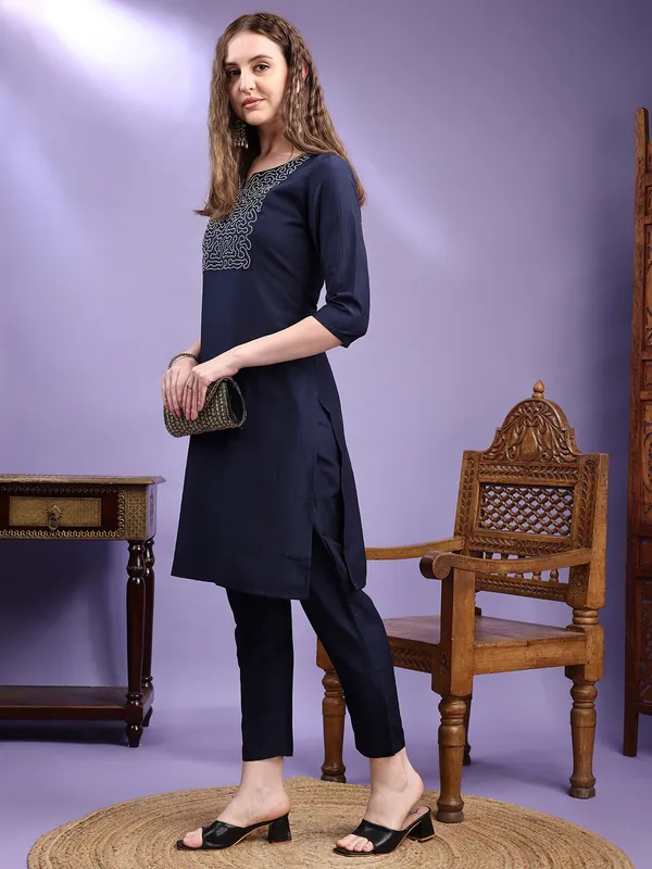 Hritika_Navy_Blue_Silk__Thread_Work_Embroidered_Kurta_with_Trouser_Set