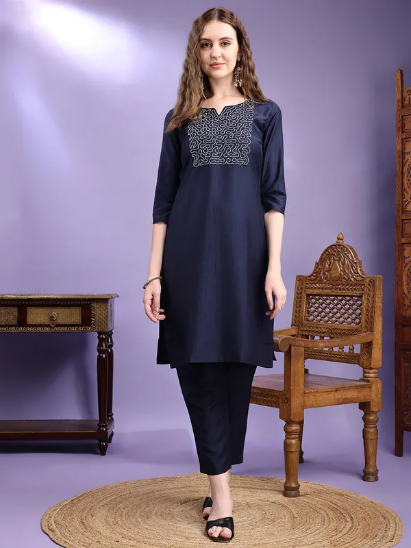 Hritika_Navy_Blue_Silk__Thread_Work_Embroidered_Kurta_with_Trouser_Set