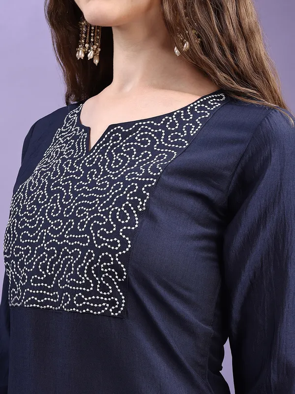 Hritika_Navy_Blue_Silk__Thread_Work_Embroidered_Kurta_with_Trouser_Set