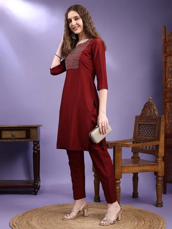 Hritika_Maroon_Silk__Thread_Work_Embroidered_Kurta_with_Trouser_Set