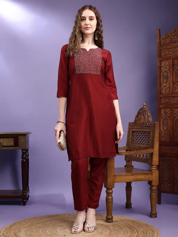 Hritika_Maroon_Silk__Thread_Work_Embroidered_Kurta_with_Trouser_Set