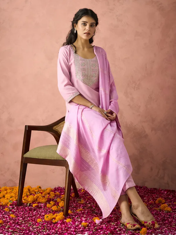 Hritika_Light_Pink_Cotton__Zari_Embroidered_Kurta_With_Trouser_&_Dupatta_Set