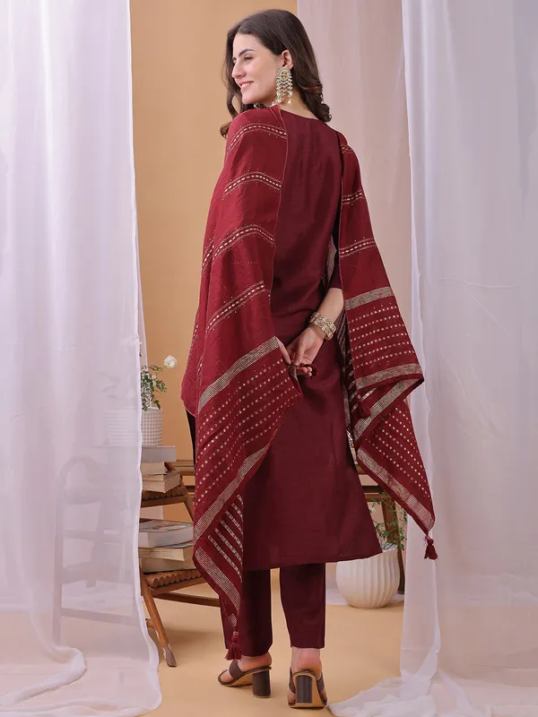 Hritika_Maroon_Silk__Embroidered_Round_Neck_Kurta_With_Trousers_&_Dupatta