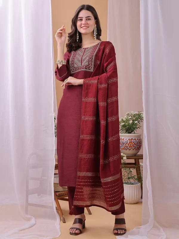 Hritika_Maroon_Silk__Embroidered_Round_Neck_Kurta_With_Trousers_&_Dupatta