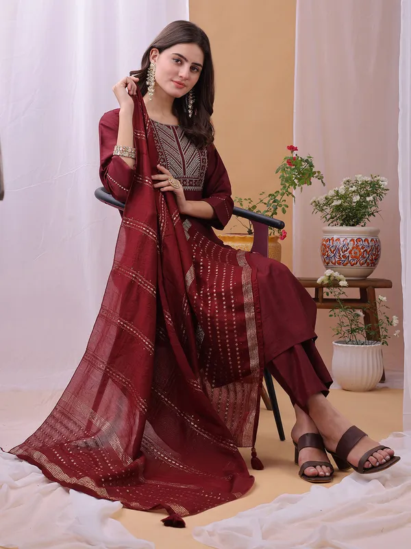 Hritika_Maroon_Silk__Embroidered_Round_Neck_Kurta_With_Trousers_&_Dupatta