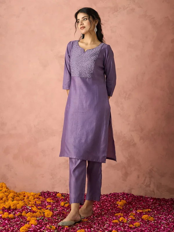 Hritika_Lavender_Silk__Thread_Work_Embroidered_Kurta_with_Trouser_Set