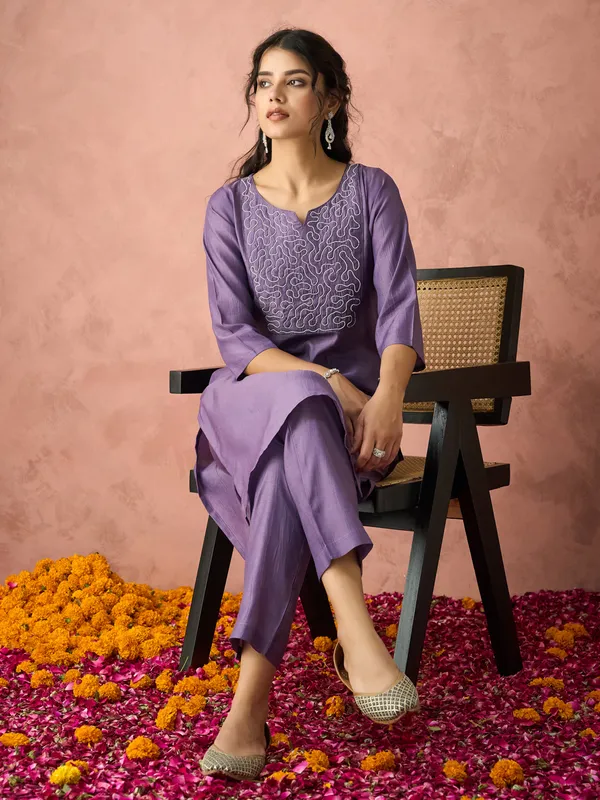 Hritika_Lavender_Silk__Thread_Work_Embroidered_Kurta_with_Trouser_Set