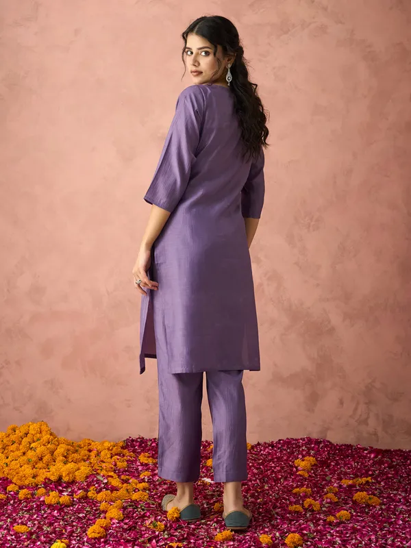 Hritika_Lavender_Silk__Thread_Work_Embroidered_Kurta_with_Trouser_Set