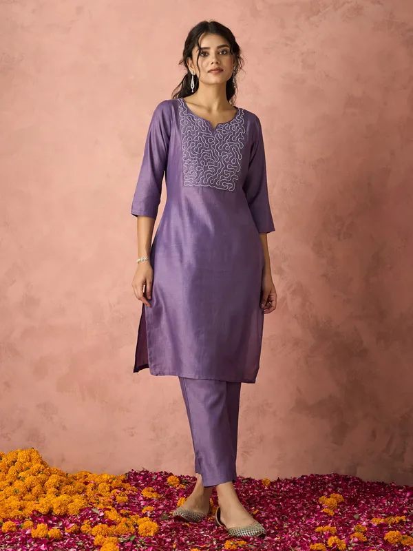 Hritika_Lavender_Silk__Thread_Work_Embroidered_Kurta_with_Trouser_Set