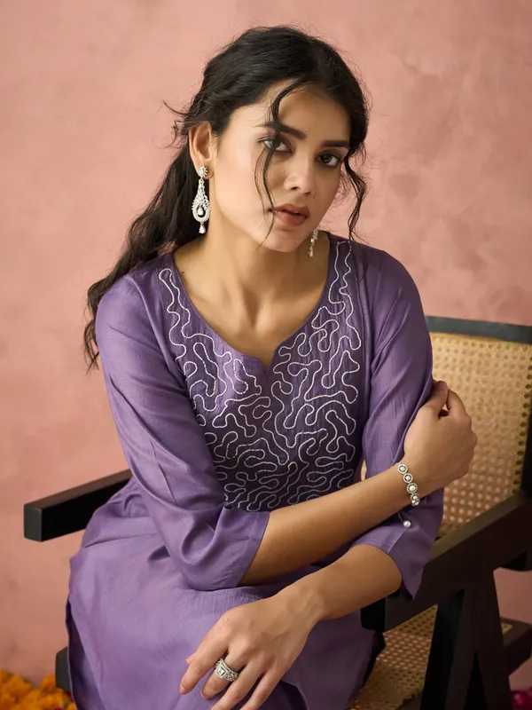 Hritika_Lavender_Silk__Thread_Work_Embroidered_Kurta_with_Trouser_Set