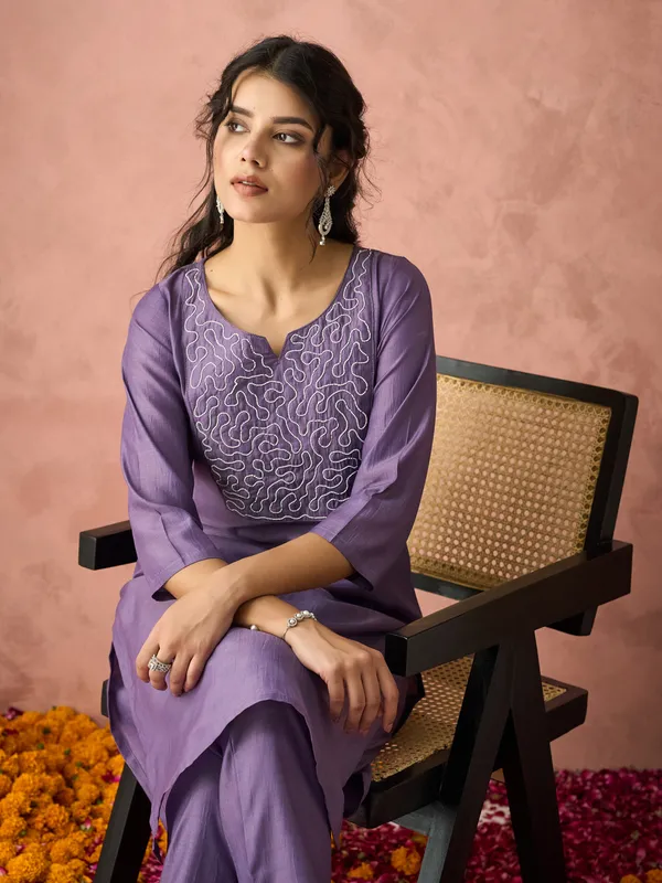 Hritika_Lavender_Silk__Thread_Work_Embroidered_Kurta_with_Trouser_Set