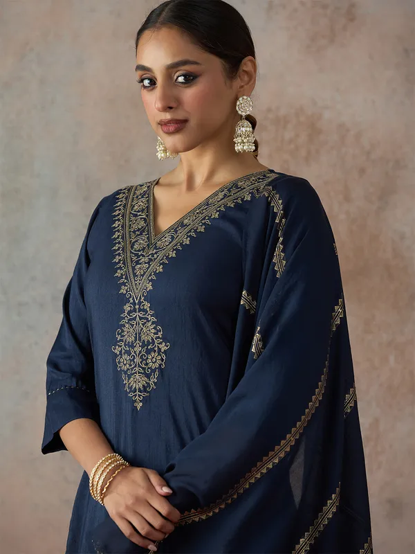 Hritika_Navy_Blue_Silk__Zari_Embroidered_Kurta_With_Trouser_&_Dupatta_Set