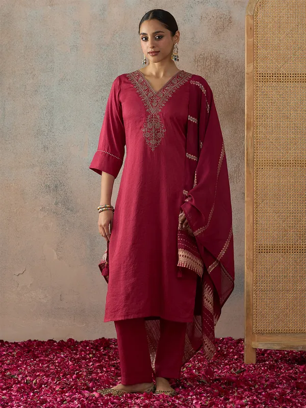 Hritika_Rani_Pink_Silk__Zari_Embroidered_Kurta_With_Trouser_&_Dupatta_Set