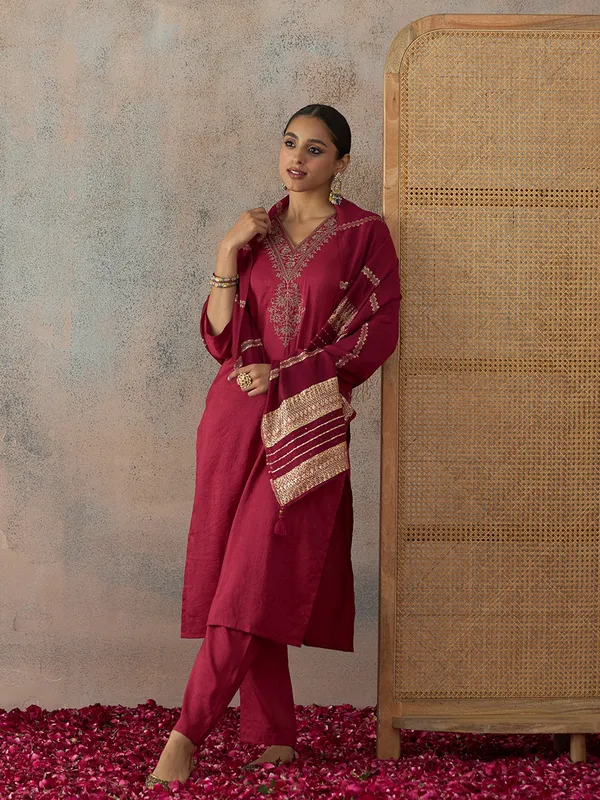Hritika_Rani_Pink_Silk__Zari_Embroidered_Kurta_With_Trouser_&_Dupatta_Set