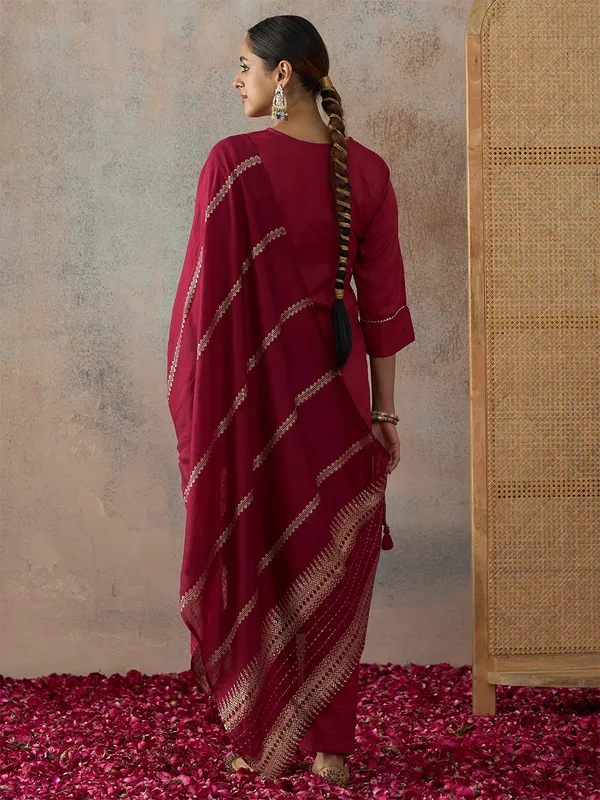 Hritika_Rani_Pink_Silk__Zari_Embroidered_Kurta_With_Trouser_&_Dupatta_Set