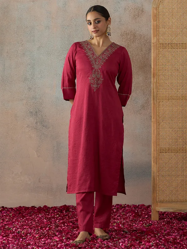 Hritika_Rani_Pink_Silk__Zari_Embroidered_Kurta_With_Trouser_&_Dupatta_Set